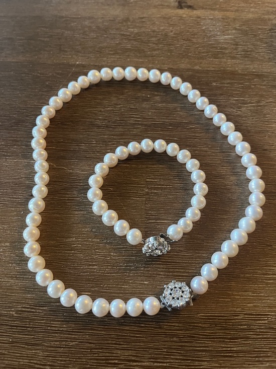 Jewelry - Classic White Pearl Necklace and Bracelet Set